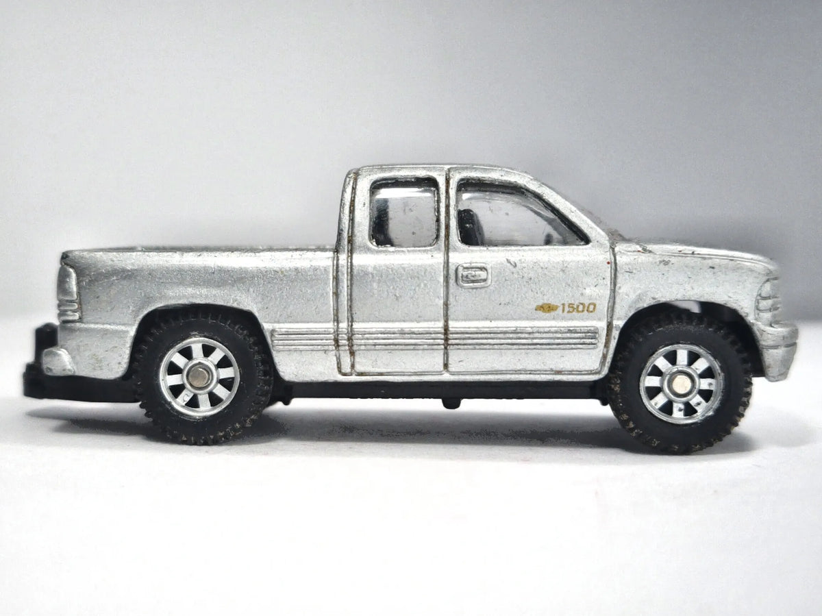 CHEVY SILVERADO 1500, Old Maisto, Die cast, Srebrny, 1:64, Resoraki – zdjęcie 4