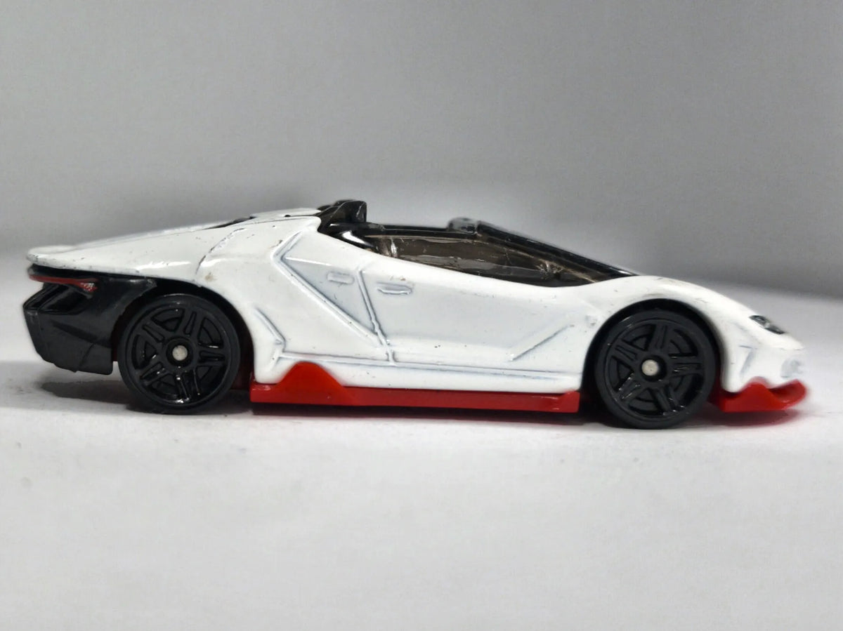 Lamborghini Centenario Hot Wheels 2018 Mainline 1:64 Luzak Biały – zdjęcie 4