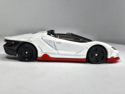Lamborghini Centenario Hot Wheels 2018 Mainline 1:64 Luzak Biały – zdjęcie 4