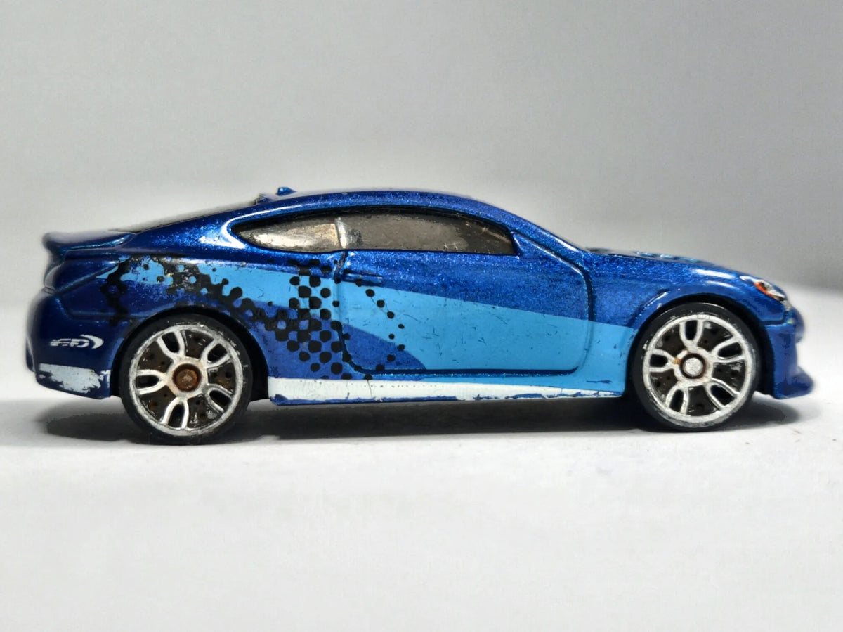 Hyundai Genesis Coupe Hot Wheels 2011 1:60 Luzak Niebieski – zdjęcie 4