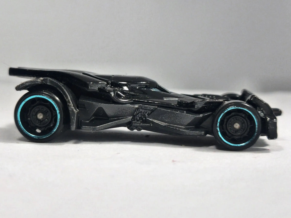 Batmobile DC Comics Batman Hot Wheels 2015 Czarny 1:64 – zdjęcie 4