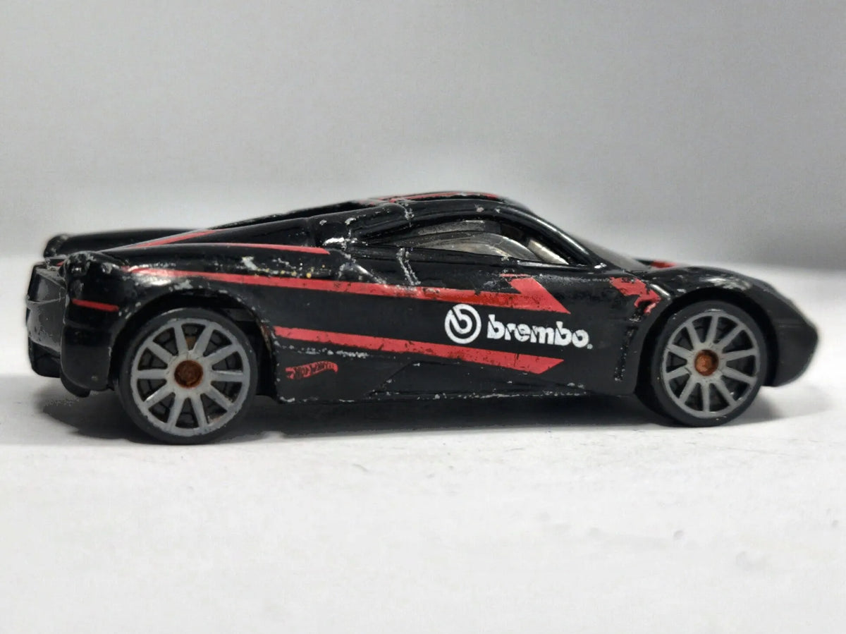 Pagani Huayra Hot Wheels 2012 1:64 Brembo Luzak Czarny – zdjęcie 4