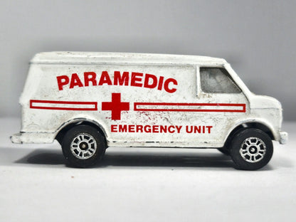 CHEVROLET CUSTOM VAN Corgi '80 Biały 1:70 Paramedic Ambulans – zdjęcie 4