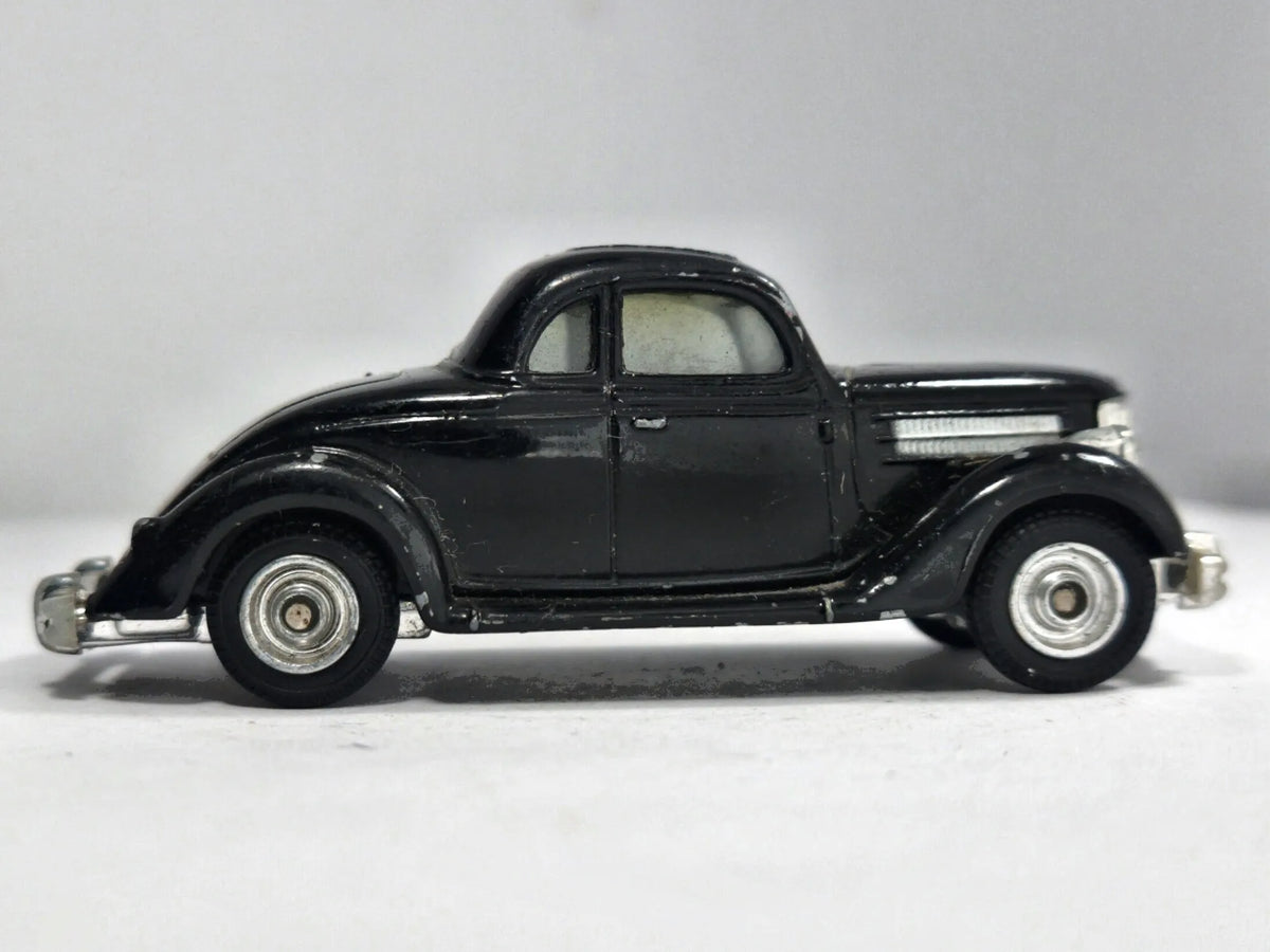 Ford Coupe 1937 Ertl 1:56 Luzak Czarny – zdjęcie 4