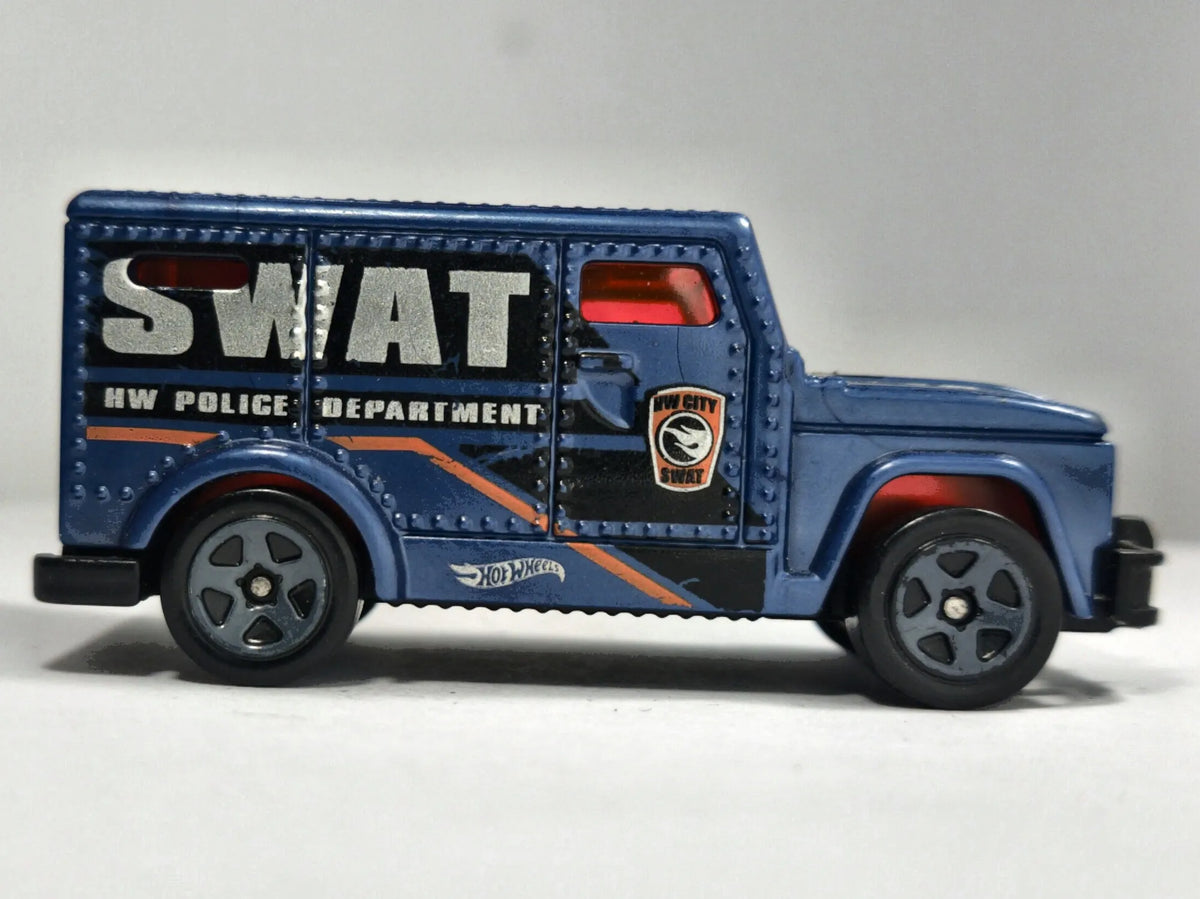 Armored Truck Hot Wheels 2014 HW CITY 1:64 Wóz opancerzony Luzak Policja – zdjęcie 4
