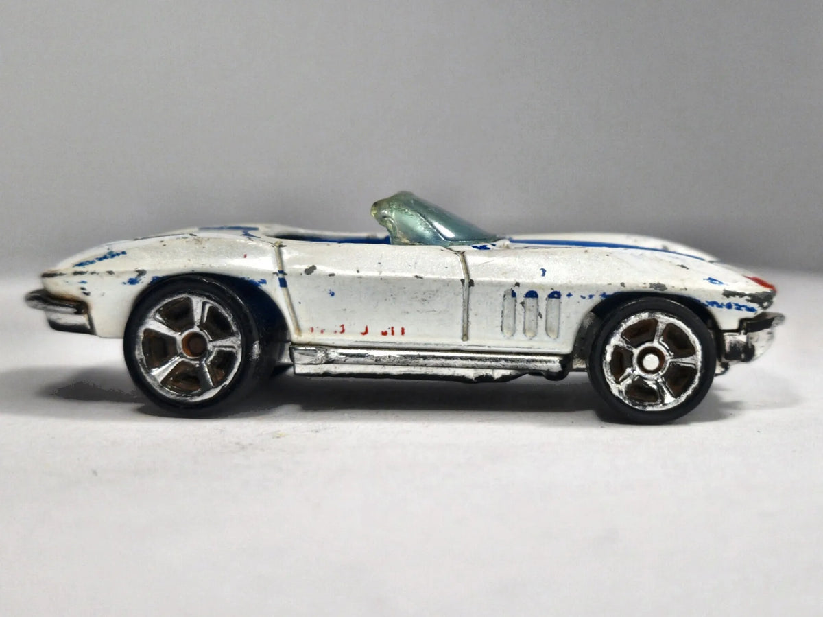 '65 CORVETTE, Hot Wheels 1999, Die cast E24, Biały, 1:64, Resoraki – zdjęcie 4