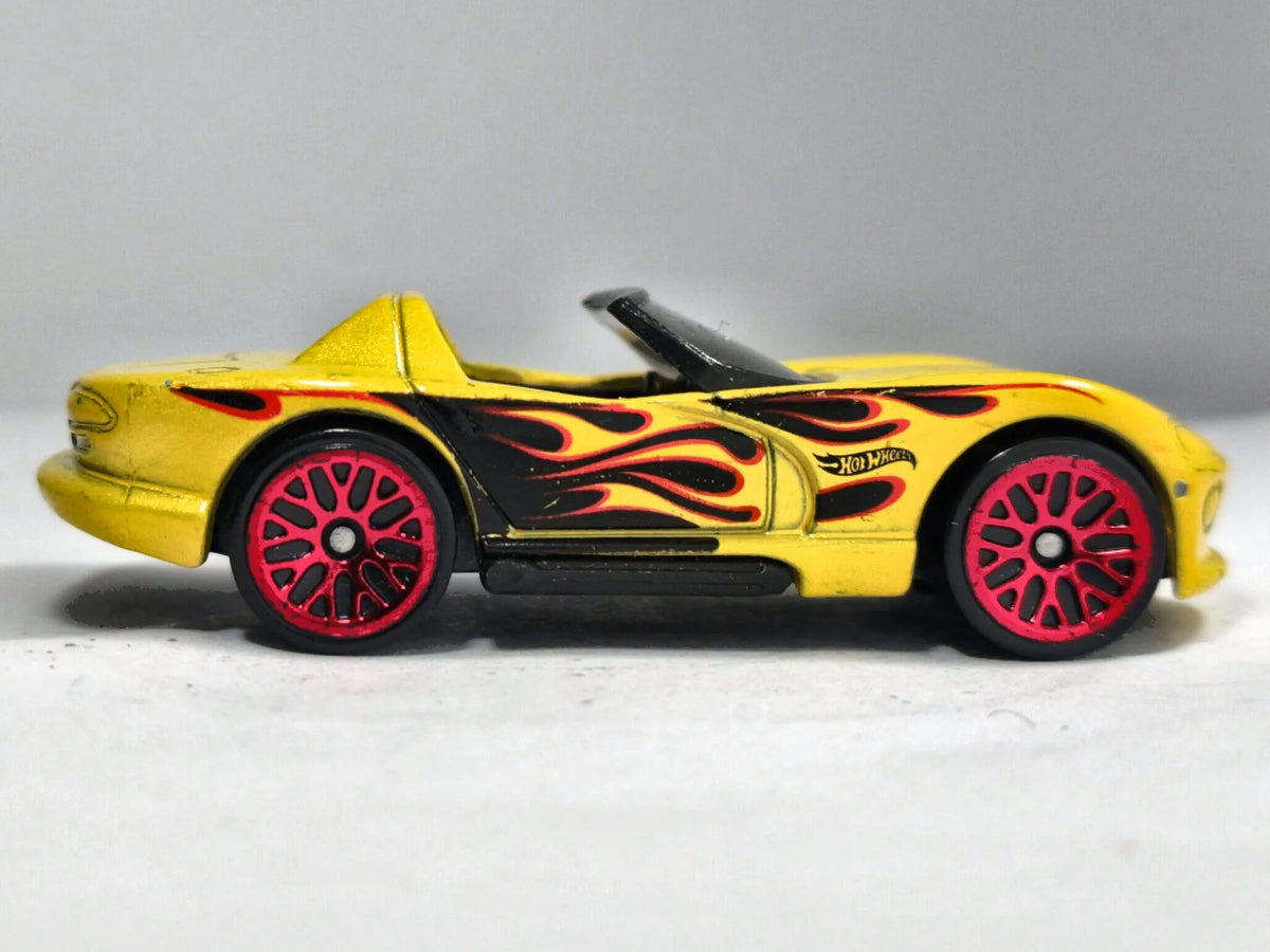 Dodge Viper Hot Wheels 2016 Mainline 1:64 Luzak Żółty – zdjęcie 4
