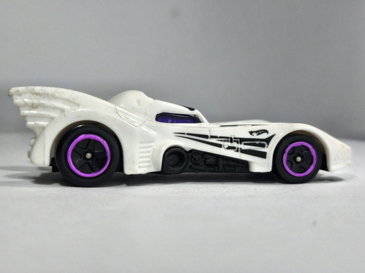 Batmobile Hot Wheels 2004-'17 DC Comics 1:64 BATMAN Biały Batman The Flash – zdjęcie 4