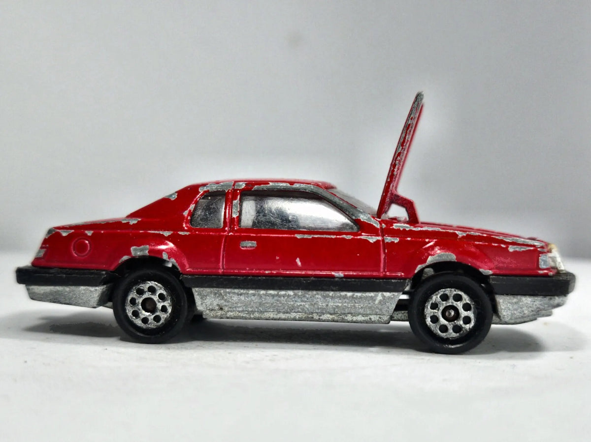 Ford Thunderbird Majorette 1:72 Made in France Luzak Czerwony 2xMetal – zdjęcie 4