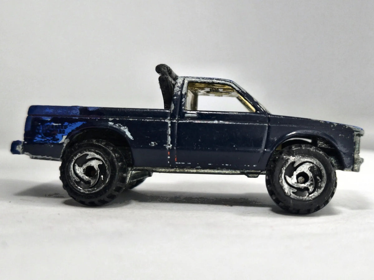JAPOŃSKI PICKUP 4X4 Z LAT 80 Maisto 1982 Granatowy 1:64 2xMetal – zdjęcie 4