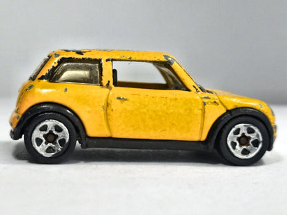 Mini Cooper Hot Wheels 2001 1:64 Luzak Żółty 2xMetal – zdjęcie 4