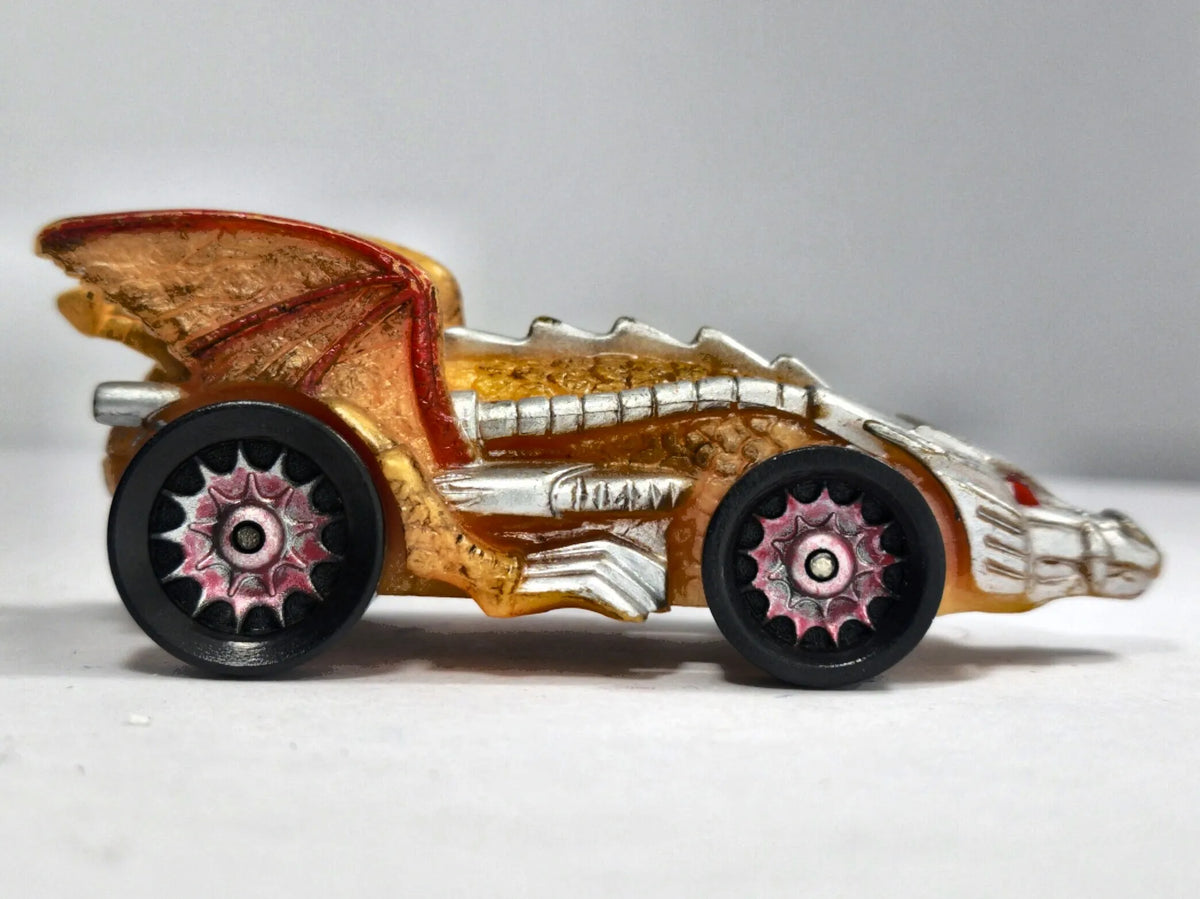 PIRATES, DRAGON SPEEDER Disney Złoty 1:64 – zdjęcie 4
