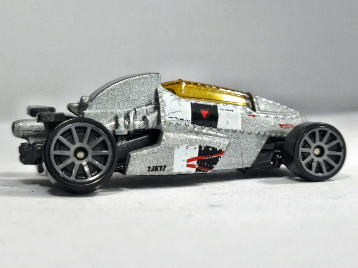 2 Jet Z Hot Wheels 2013 HW Racing 1:64 Formula E Luzak Srebrny – zdjęcie 4