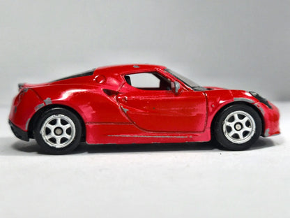 Alfa Romeo 4C Welly 1:64 Luzak Czerwony – zdjęcie 4