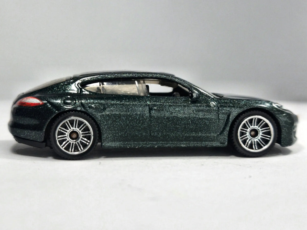 Porsche Panamera Matchbox 2010 1:64 Luzak Zielony – zdjęcie 4