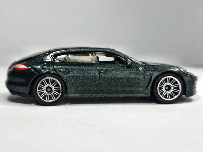 Porsche Panamera Matchbox 2010 1:64 Luzak Zielony – zdjęcie 4