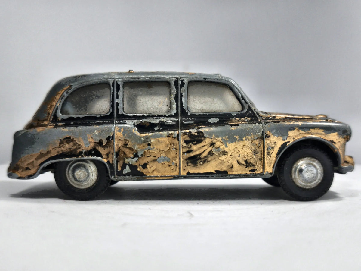 Austin Taxi F.X.4 Triang Spot-On '60 Złoty 1:43 Made in Gt Britain – zdjęcie 4