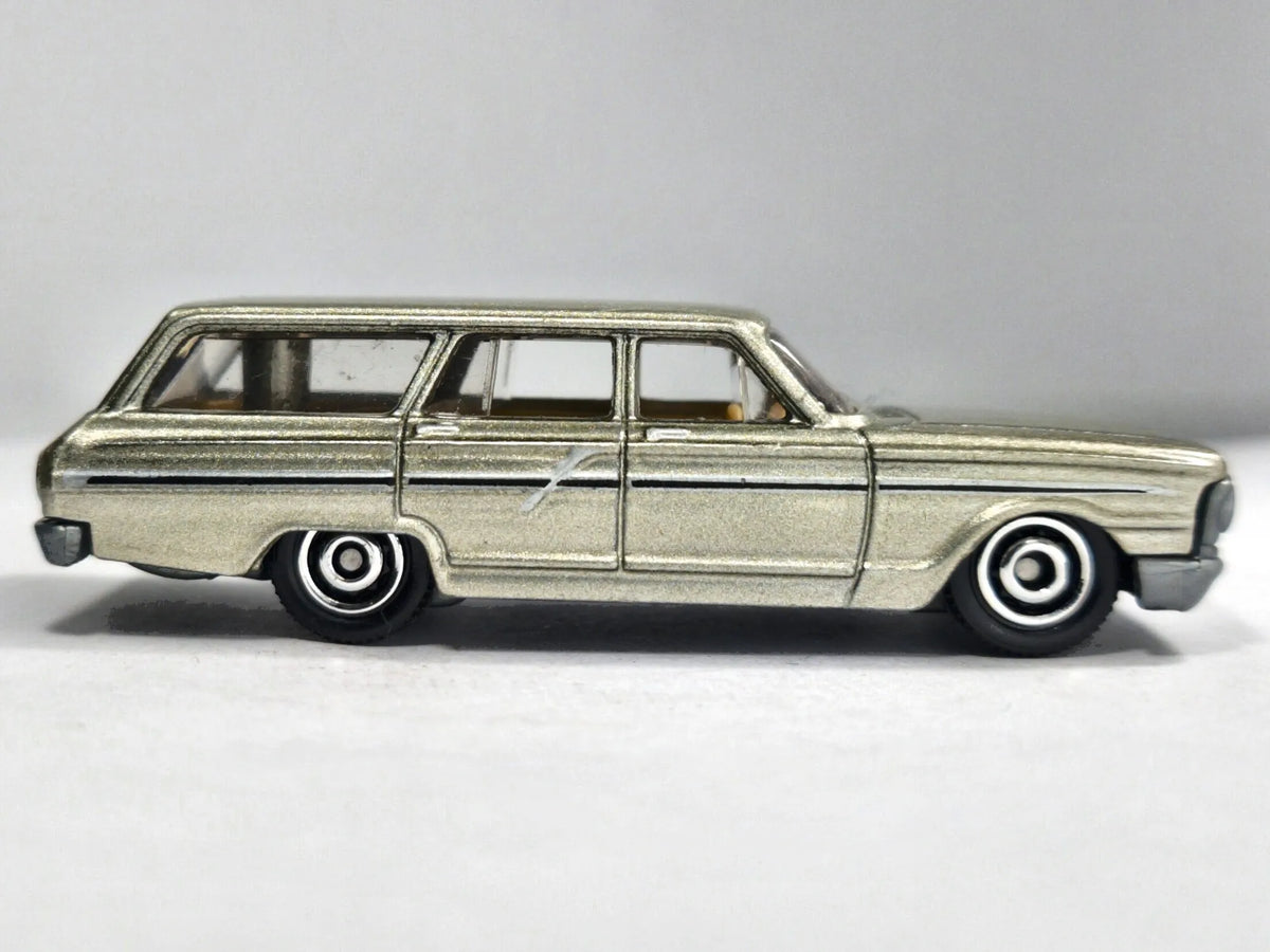 1964 Ford Fairlane Matchbox 2017 Matchbox Series 1:72 Luzak Srebrny – zdjęcie 4