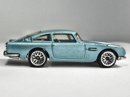 Aston Martin DB5 Hot Wheels 2013 1:64 Luzak Niebieski – zdjęcie 4