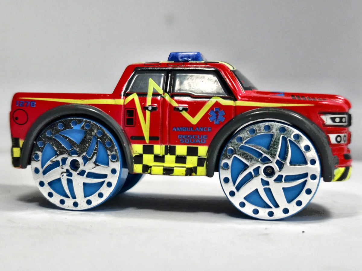 Fantasy Pickup Ambulance Realtoy Czerwony 1:55 – zdjęcie 4