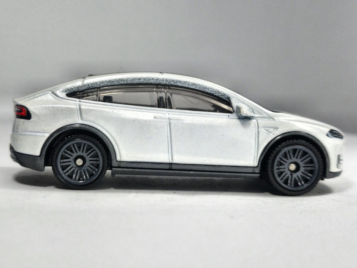 Tesla Model X Matchbox 2021 Mainline 1:64 Luzak Biały – zdjęcie 4