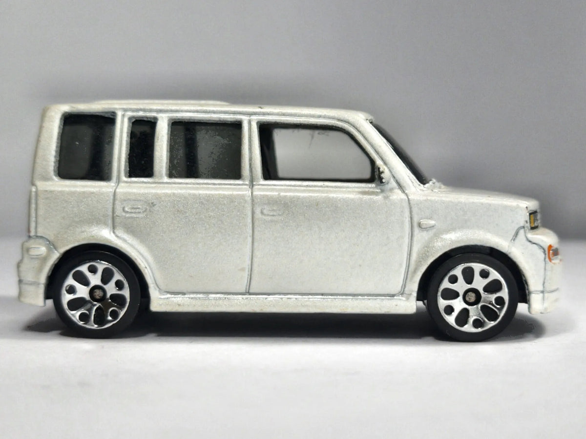 SCION XB, Matchbox 2004, Die cast MB665, Biały, 1:48, Resoraki – zdjęcie 4