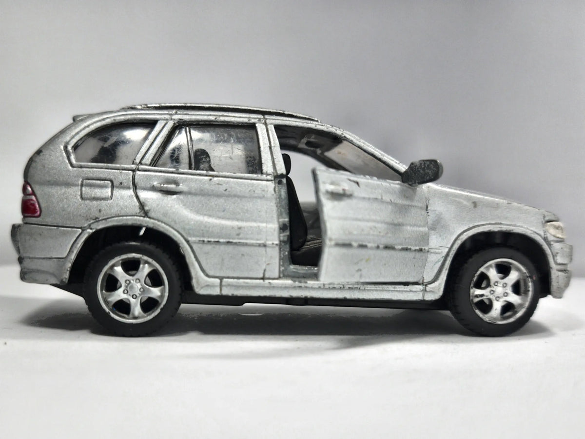 BMW X5 Maisto Srebrny 1:42 – zdjęcie 4