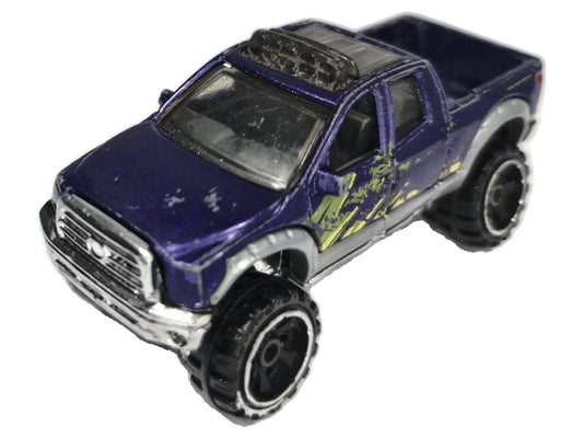 Toyota Tundra Hot Wheels 2011 1:64 Pickup Luzak Fioletowy