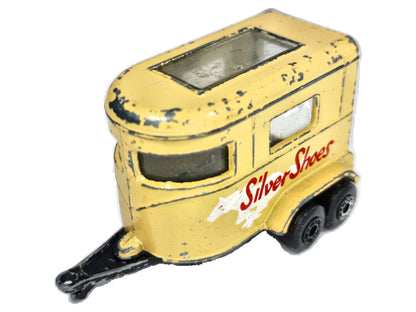 Przyczepa Konna PONY TRAILER Matchbox Żółty 1:64 Made in Macau Silver Shoes