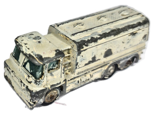 Ciężarówka TANKER Husky Biały 1:64 Made in Gt Britain