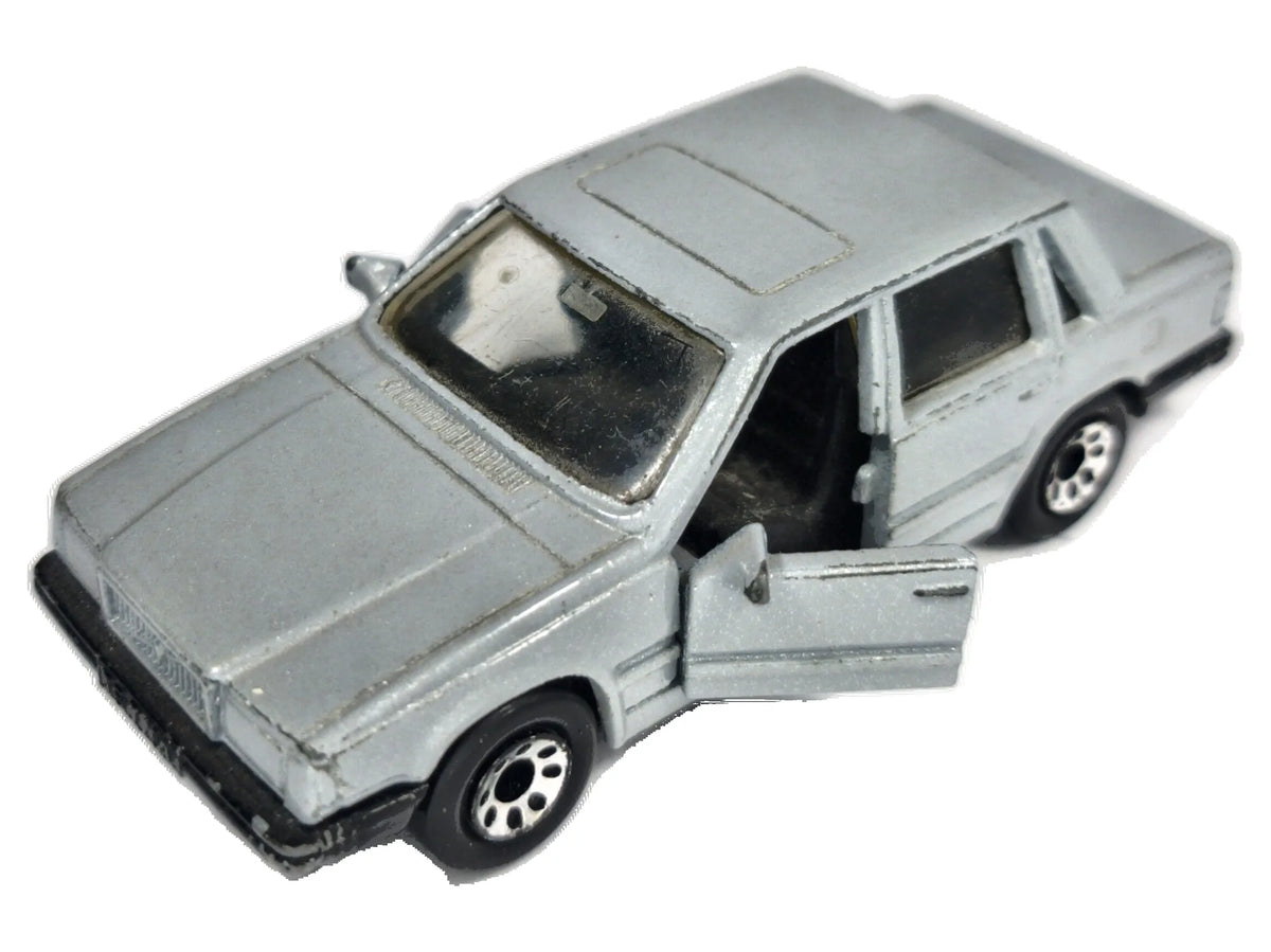 VOLVO 760 Matchbox 1986 Srebrny 1:60 Made in Macau