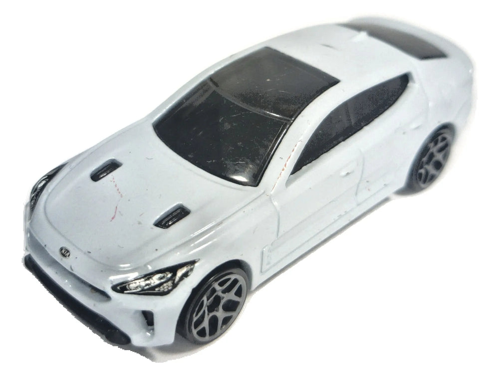 KIA STINGER GT, Hot Wheels 2019, Die cast GHB37, Szary Szarak 1:64 Resoraki