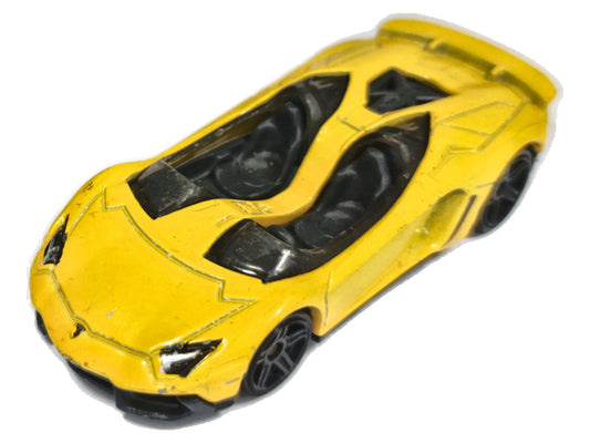 Lamborghini Aventador J Hot Wheels 2013 Mainline 1:64 Luzak Żółty
