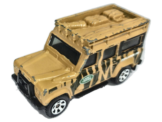 Land Rover Defender 110 Majorette 1997 1:57 Luzak Beżowy