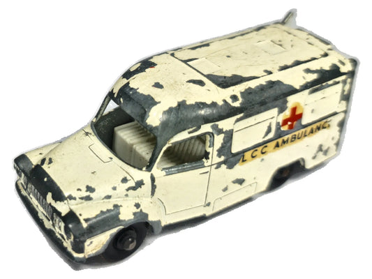 LOMAS AMBULANCE Matchbox '60 Biały 1:66 Made in England
