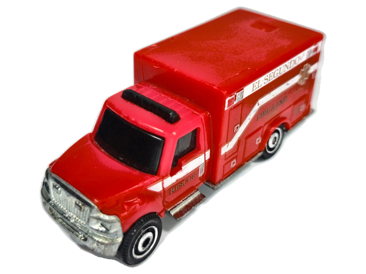 INTERNATIONAL AMBULANCE, Matchbox 2018, Die cast R32 Czerwony 1:64 Resoraki