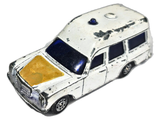 MERCEDES BENZ 2200 BINZ AMBULANCE Corgi Juniors Corgi '80 1:50 Made in UK