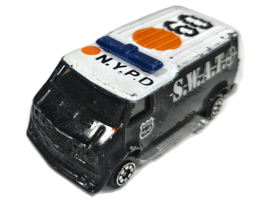 Hot Rod Custom Van Corgi 1:64 Furgonetka S.W.A.T. Luzak Policja 2xMetal