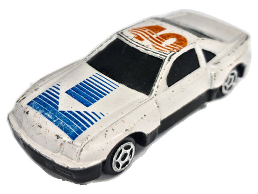 Jak Mitsubishi Starion Summer Lata 80. Biały 1:64 Vintage