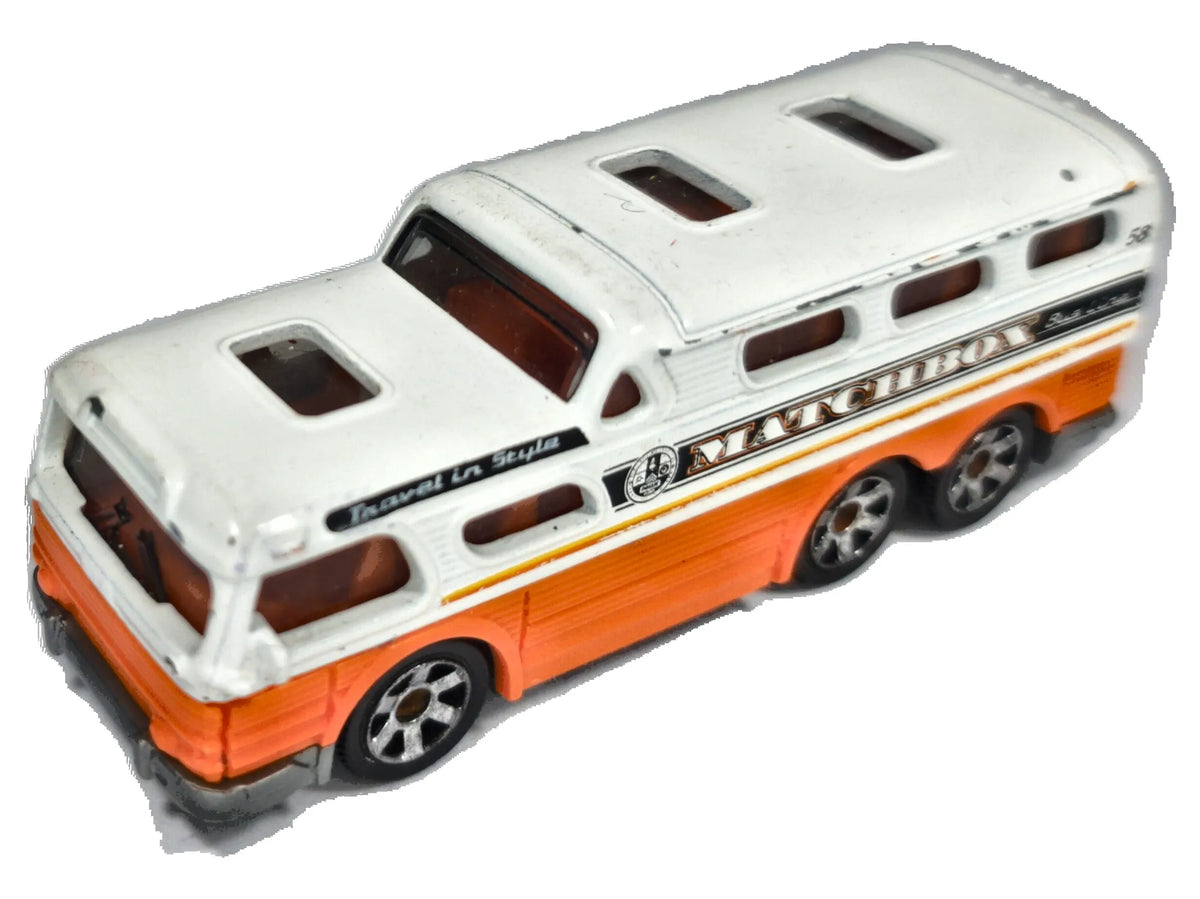 Autobus GMC SCENIC CRUISER Mainline Matchbox 2017 Biały 1:64