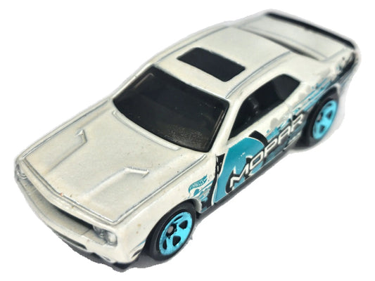 '08 DODGE CHALLENGER SRT8, MOPAR, Hot Wheels 2010, LLC2010, Biały, 1:64
