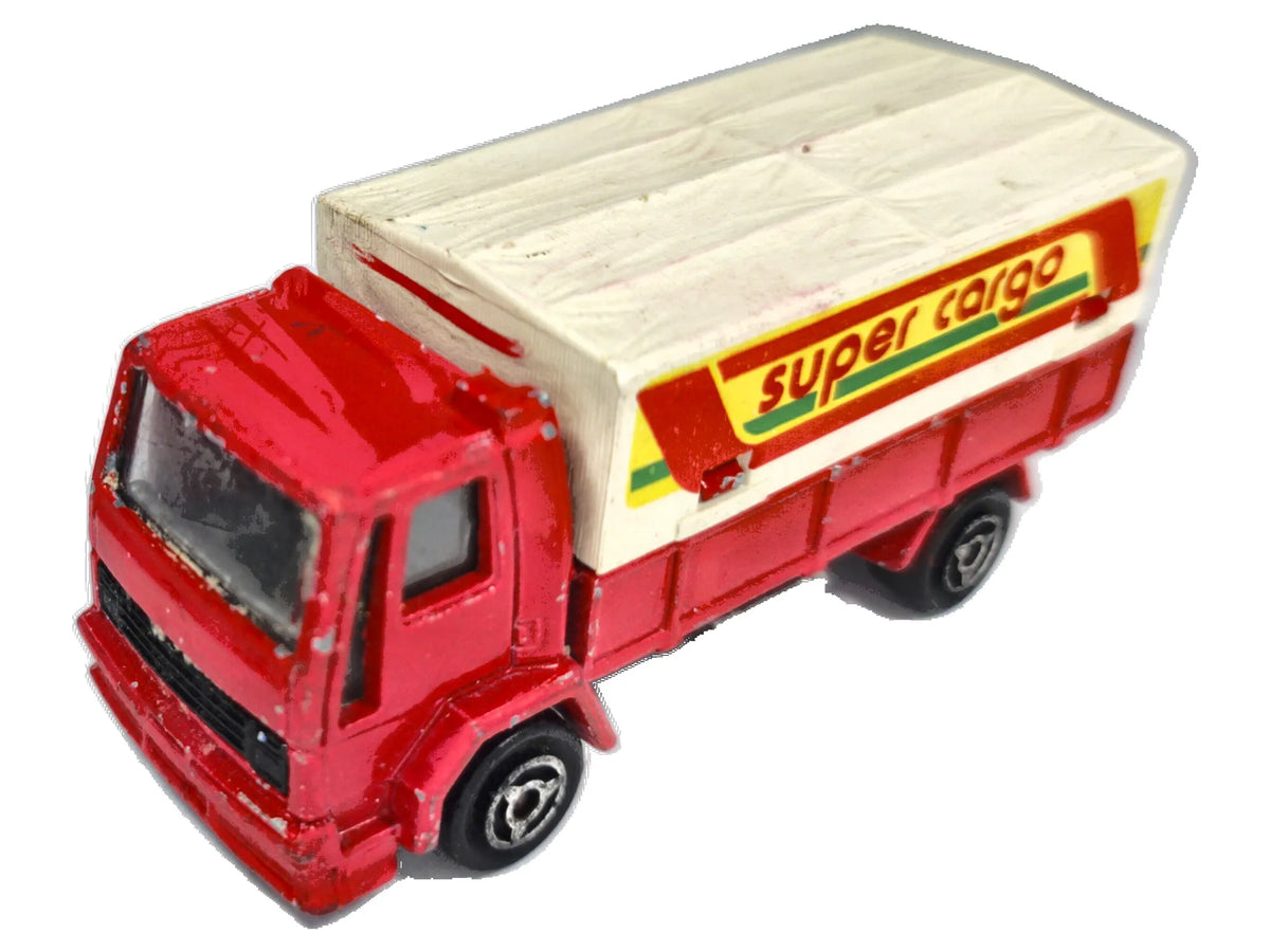 Ciężarówka FORD CARGO SUPER CARGO Majorette '80 Czerw. 1:64 Made in France