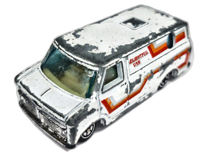 DELIGHTFUL SUPER VAN Yatming Biały 1:60