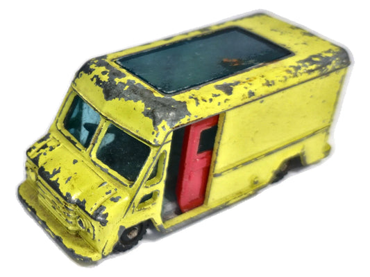 Commer Walk-Thru Van Husky '60 Limonkowy 1:64 Made in Gt Britain