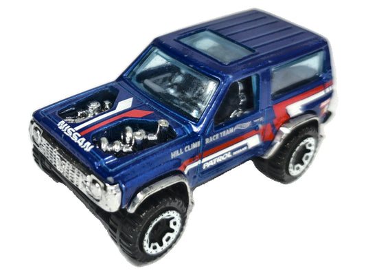 Nissan Patrol Hot Wheels 2022 1:64 Niebieski Wyścig