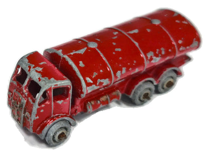 Ciężarówka Cysterna Matchbox '40 Czerwony 1:87 Made in England