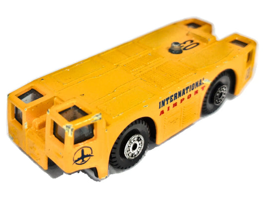 HOLOWNIK LOTNICZY INTERNATIONAL AIRPORT Welly '90 Żółty 1:60