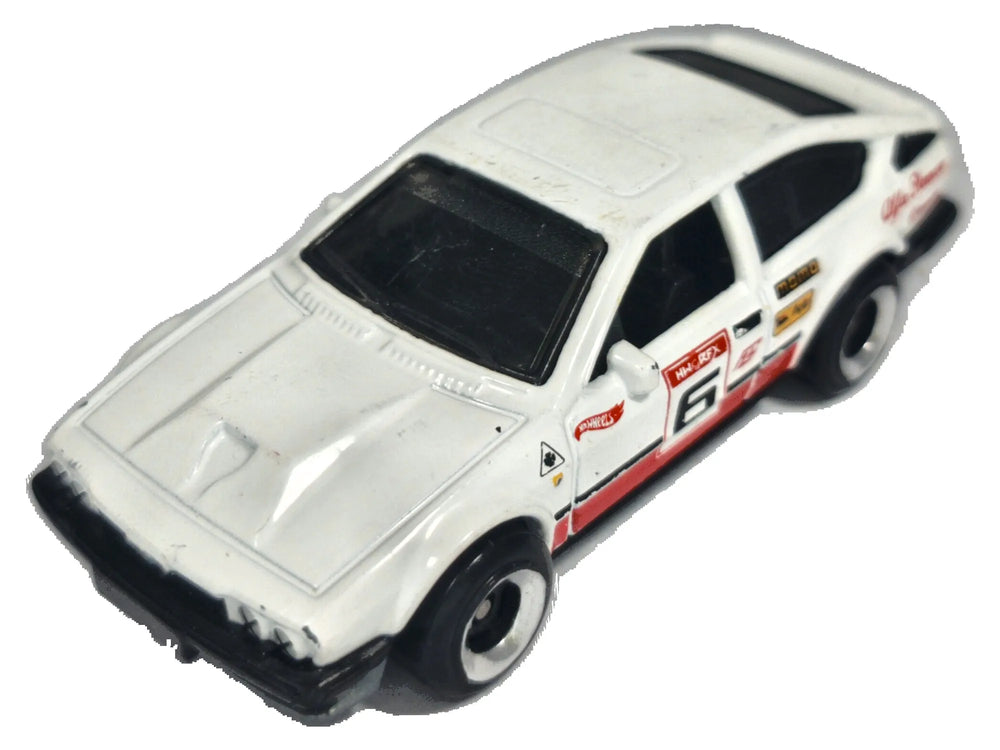 ALFA ROMEO GTV6 3.0, Hot Wheels Premium 2022, Die cast HKG48, Biały, 1:64