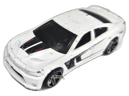 Dodge Charger SRT Hot Wheels 2015 1:64 Luzak Biały