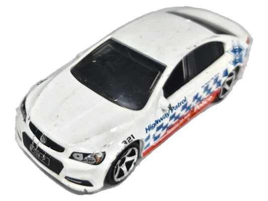 Holden VF Commodore SSV Matchbox 2022 Mainline 1:64 Highway Patrol Policja
